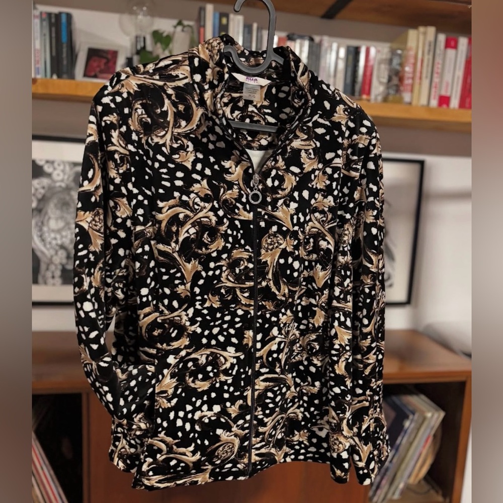 Alia Black and Tan zipped top